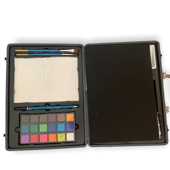 New Michaels watercolour/art set! - Picture 3 of 3